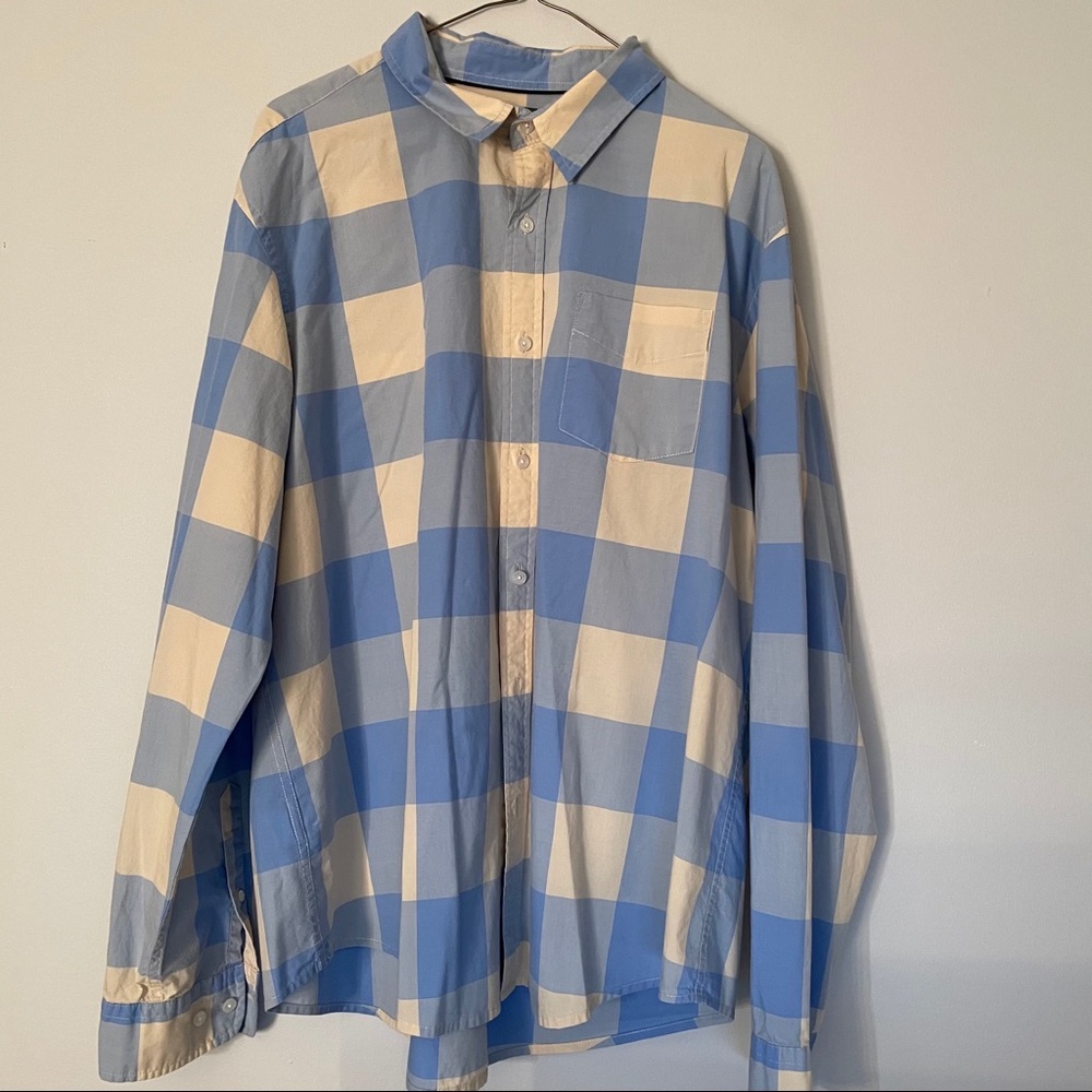 Slim fit large L. L. Bean men’s button down shirt
